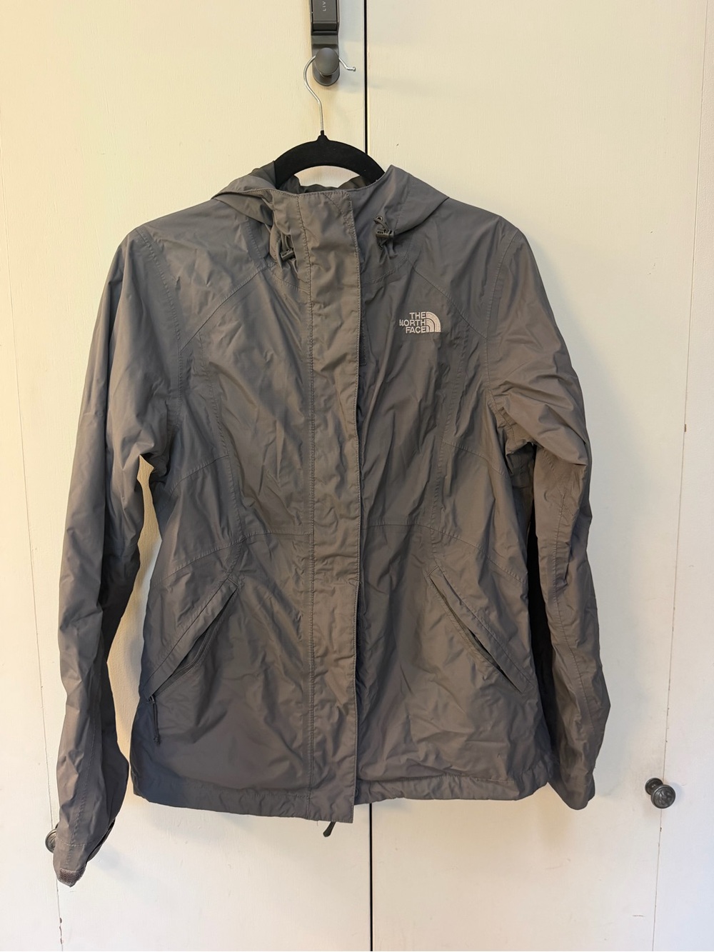 The North Face Women’s HyVent Waterproof Rain Jacket Gray S